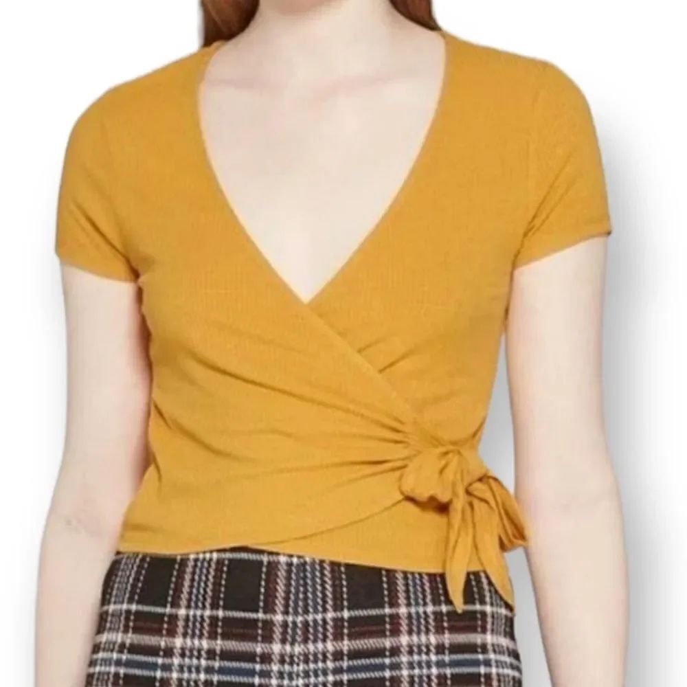WILD FABLE MUSTARD YELLOW FAUX WRAP TOP SZ.S EUC
